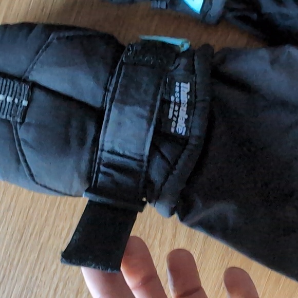 Kids' Black Mittens with sleeve - Picture 7 of 8